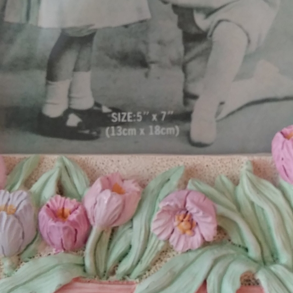 Window picture frame with shutters and floral box - Picture 3 of 7